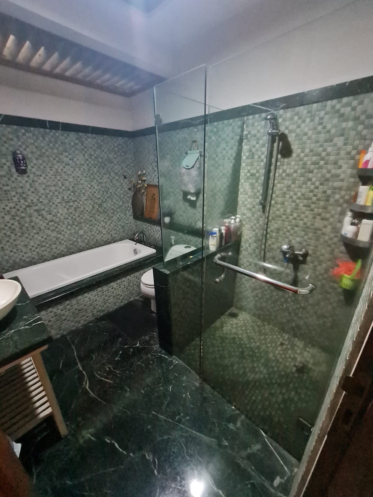 Rumah Nyaman Dan Aman Di Jl, Mpr