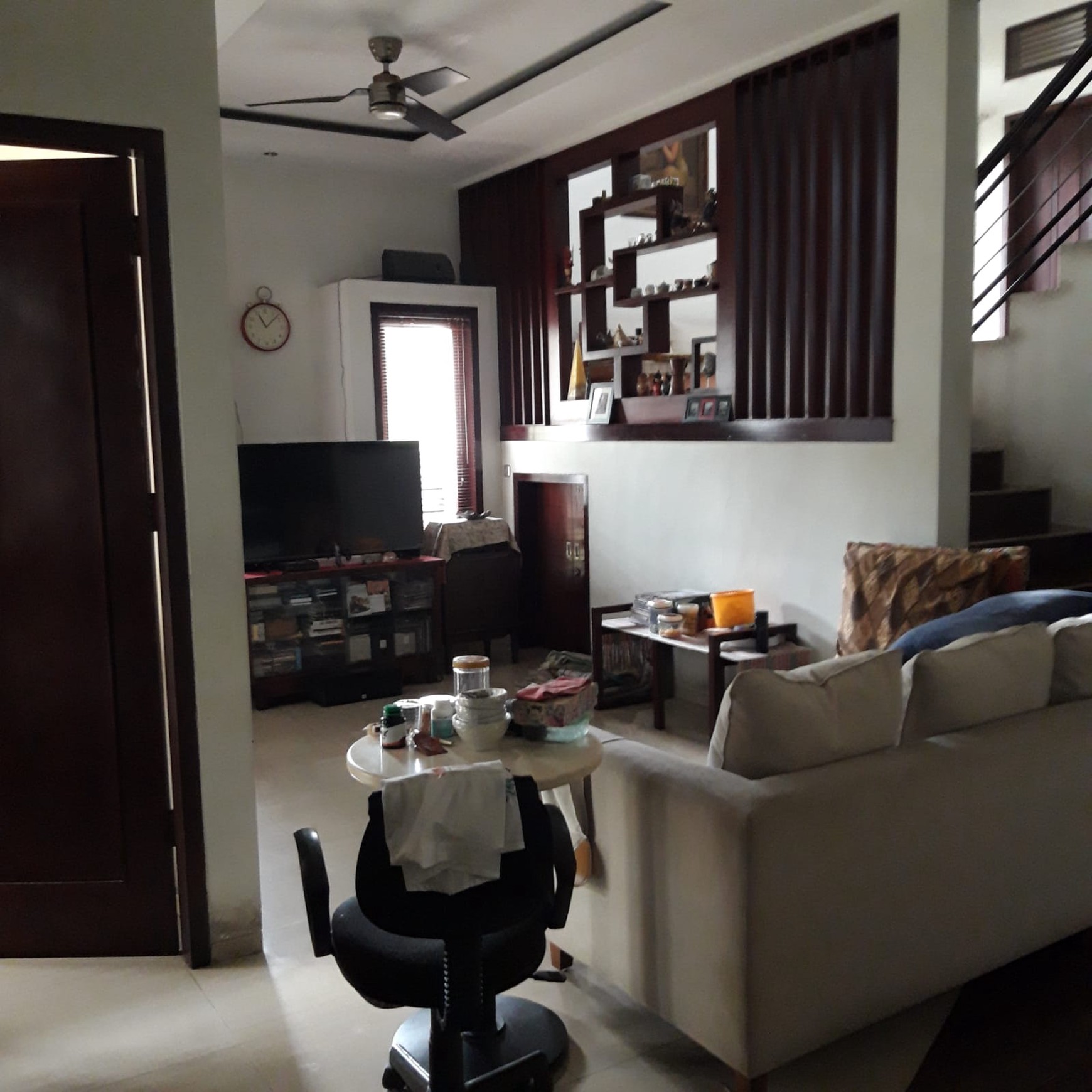 Rumah bagus terawat , 2 lantai , siap huni, lokasi strategis di Kebagusan - Pasar Minggu. Dekat dengan RSUD Pasar minggu , pintu toll ragunan , dalam cluster , jalanan besar cukup 2 mobil , bebas banj