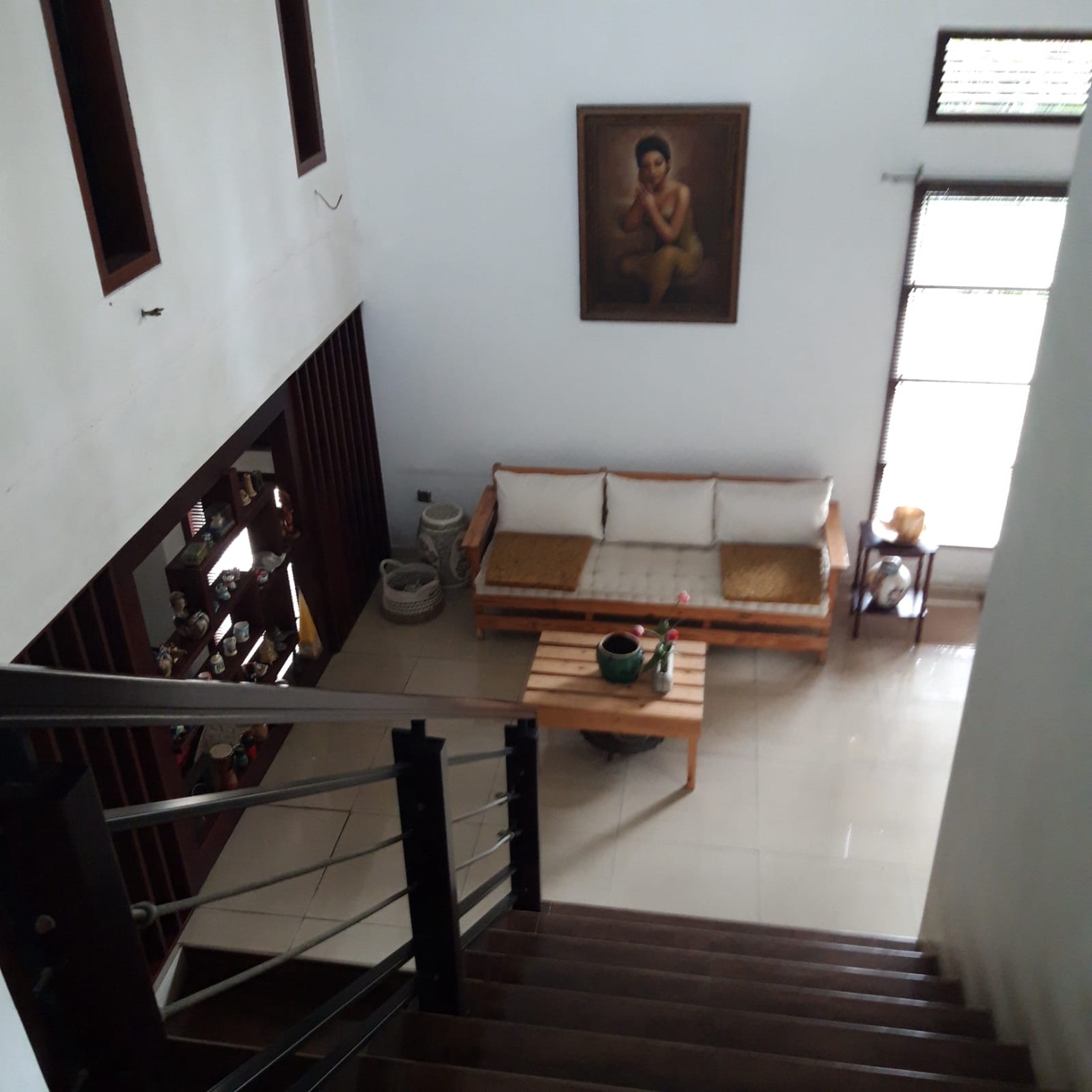 Rumah bagus terawat , 2 lantai , siap huni, lokasi strategis di Kebagusan - Pasar Minggu. Dekat dengan RSUD Pasar minggu , pintu toll ragunan , dalam cluster , jalanan besar cukup 2 mobil , bebas banj