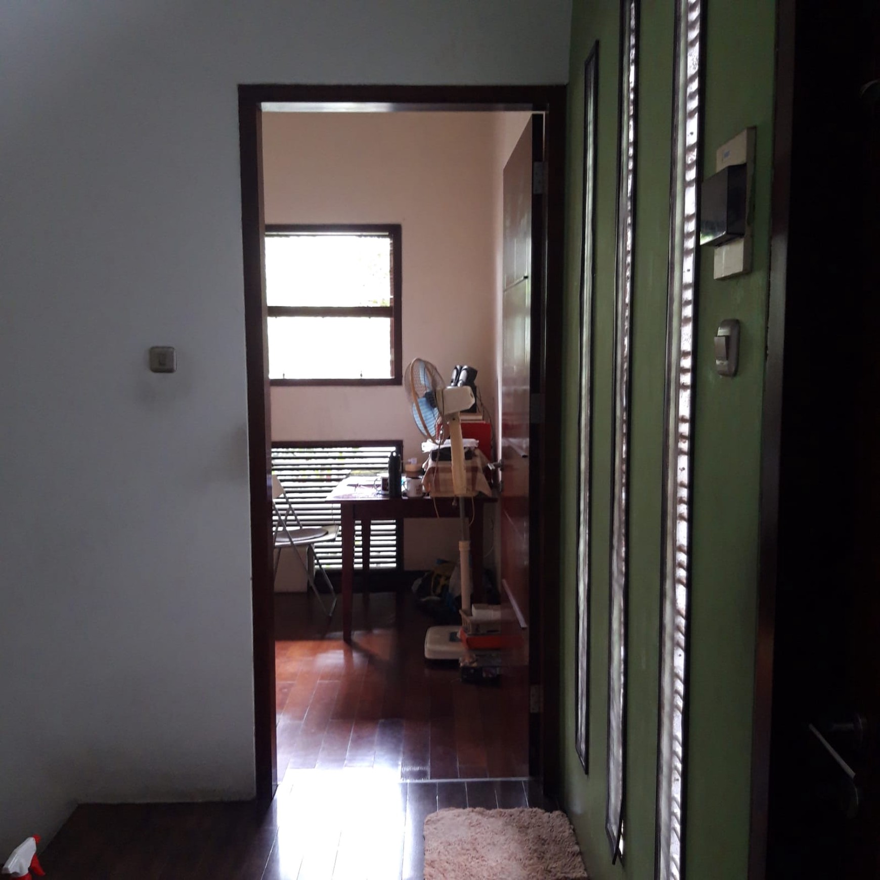 Rumah bagus terawat , 2 lantai , siap huni, lokasi strategis di Kebagusan - Pasar Minggu. Dekat dengan RSUD Pasar minggu , pintu toll ragunan , dalam cluster , jalanan besar cukup 2 mobil , bebas banj