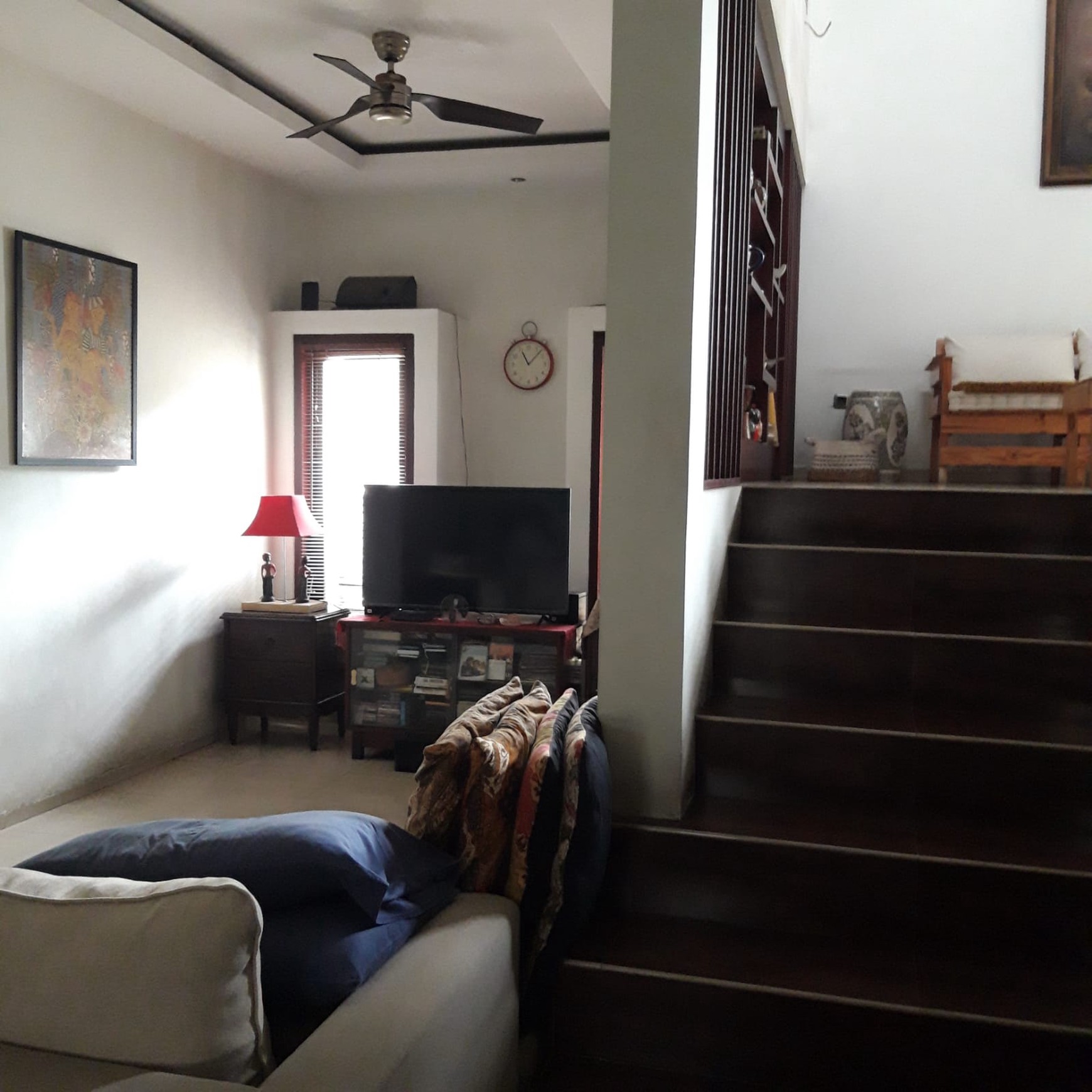 Rumah bagus terawat , 2 lantai , siap huni, lokasi strategis di Kebagusan - Pasar Minggu. Dekat dengan RSUD Pasar minggu , pintu toll ragunan , dalam cluster , jalanan besar cukup 2 mobil , bebas banj