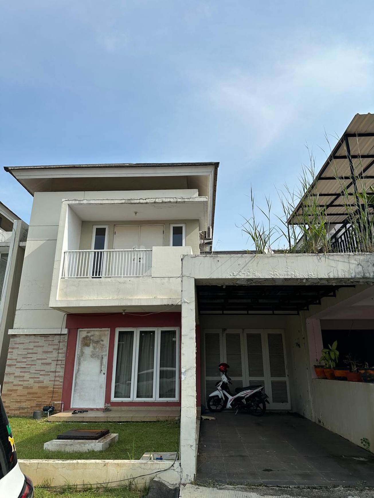 Rumah 2 lantai di Grand Taruma Karawang