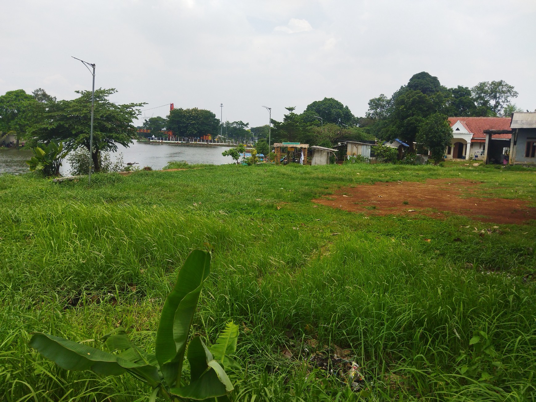 Kavling Tepi Danau Untuk Rumah atau Komersil Dekat Shilla Sawangan Depok