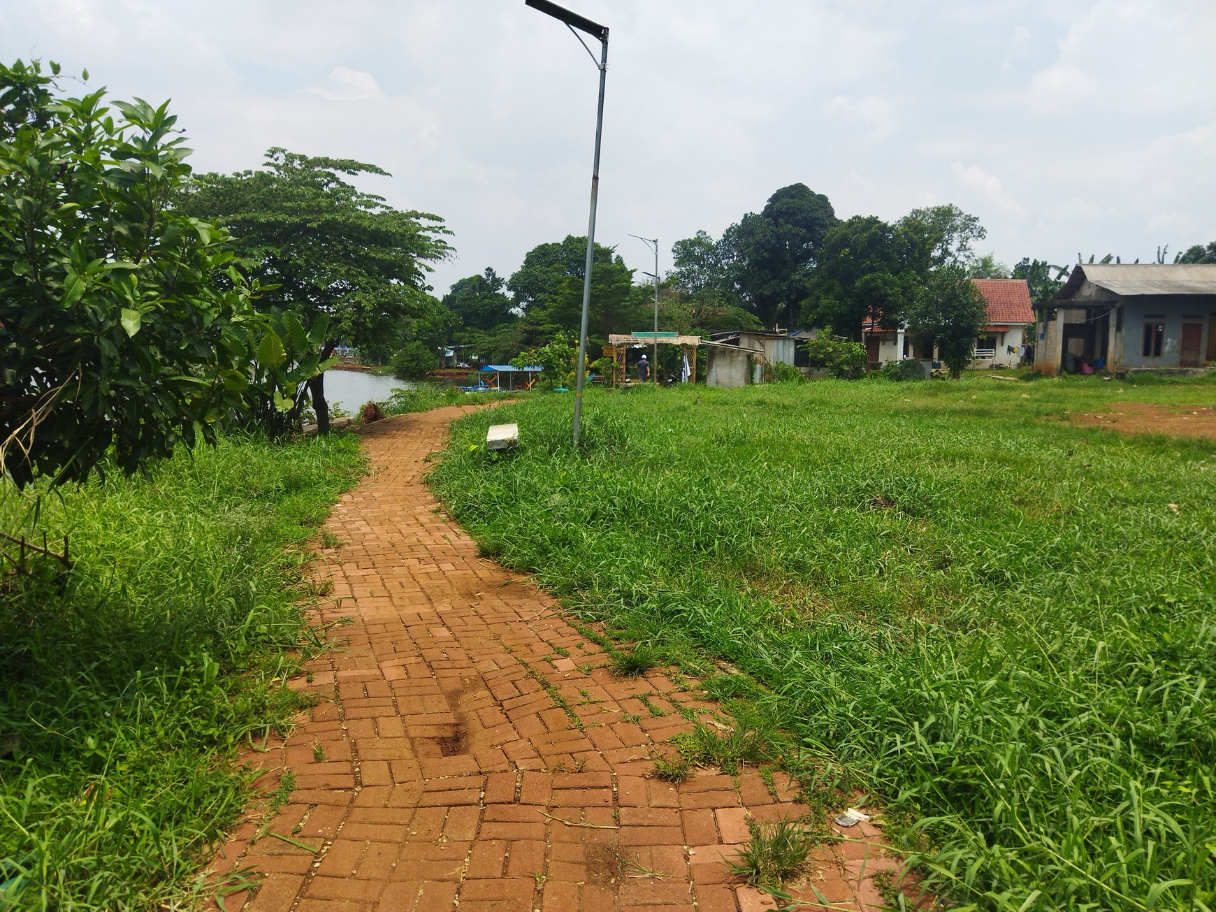 Kavling Tepi Danau Untuk Rumah atau Komersil Dekat Shilla Sawangan Depok