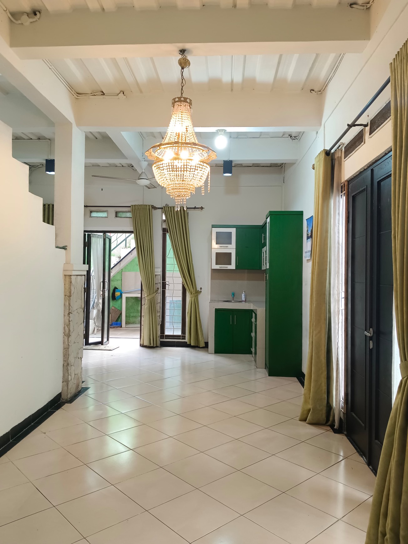 Rumah Bagus 2 Lantai SHM Siap Huni Lokasi Strategis @Ciputat