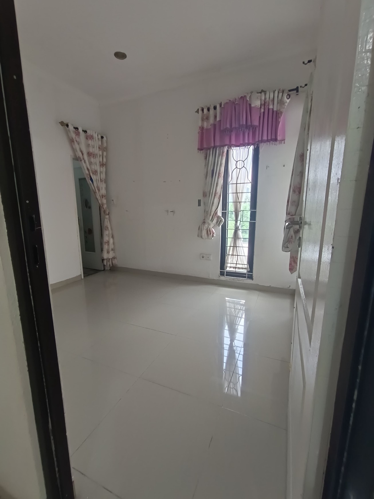 Rumah Bagus 2 Lantai SHM Siap Huni Lokasi Strategis @Ciputat