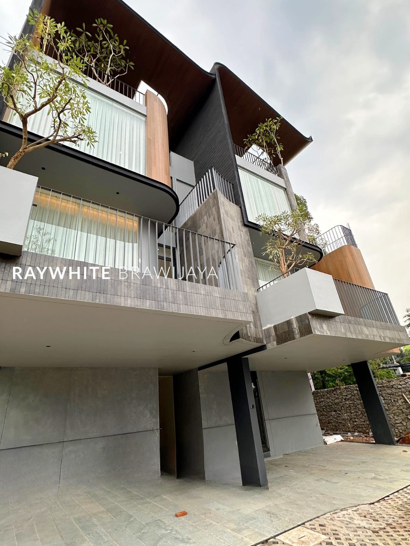 Brand New Townhouse Modern Design With Rooftop Area Kemang Utara