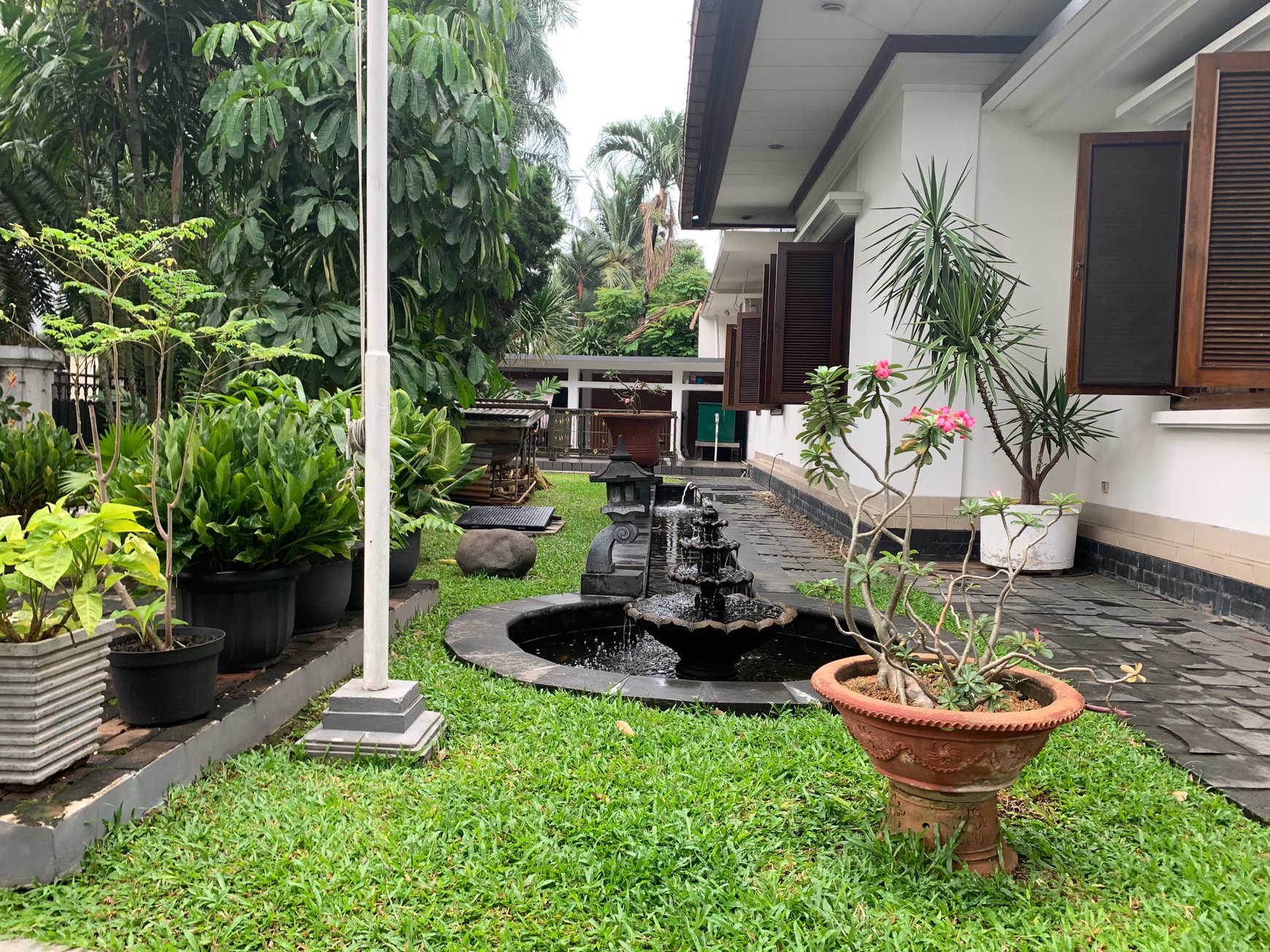 Di Jual Rumah Jl. Cilandak 1 Ujung - Mewah dan Klasik By Hadi Prana