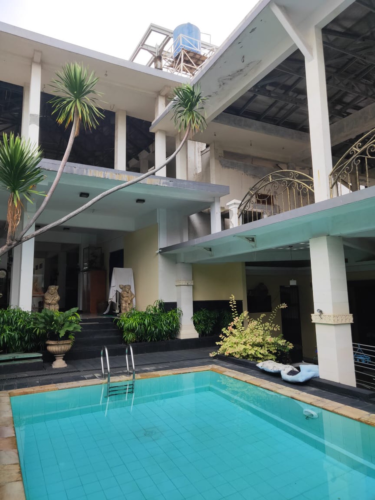 Di Jual Rumah Jl. Cilandak 1 Ujung - Mewah dan Klasik By Hadi Prana