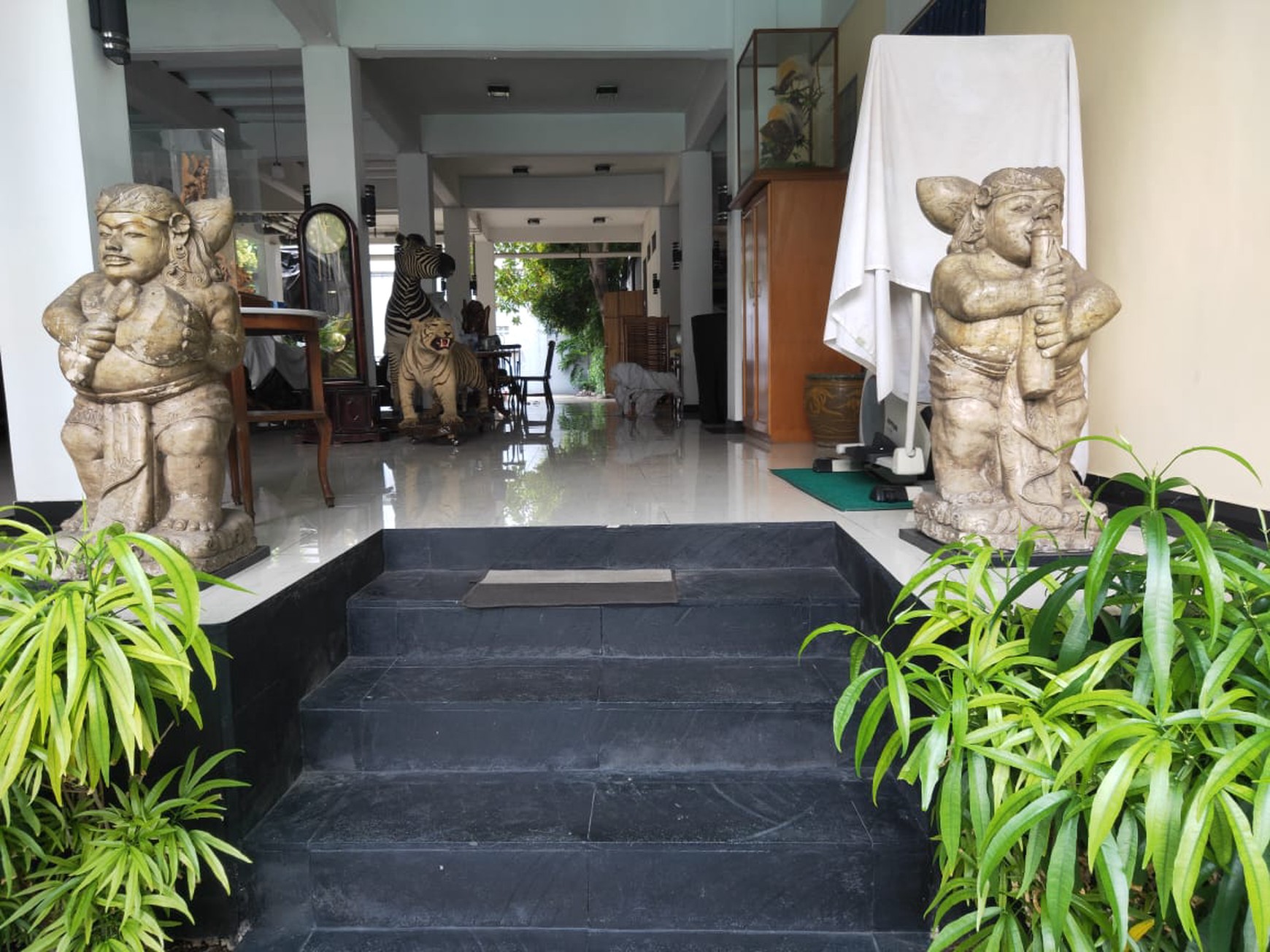 Di Jual Rumah Jl. Cilandak 1 Ujung - Mewah dan Klasik By Hadi Prana