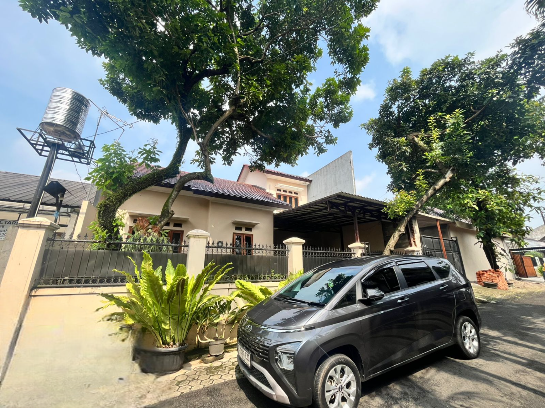 Rumah nyaman dan asri di Jagakarsa