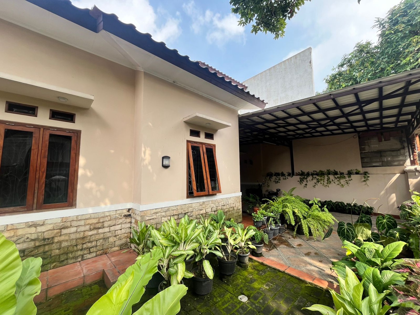 Rumah nyaman dan asri di Jagakarsa