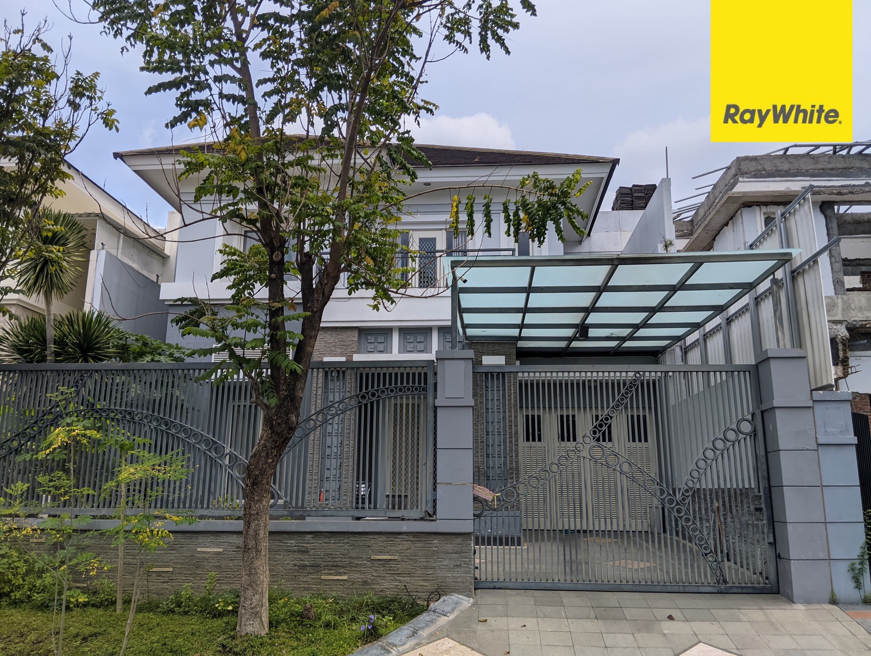 Dijual Rumah 2 lantai di Puri Galaxy Surabaya