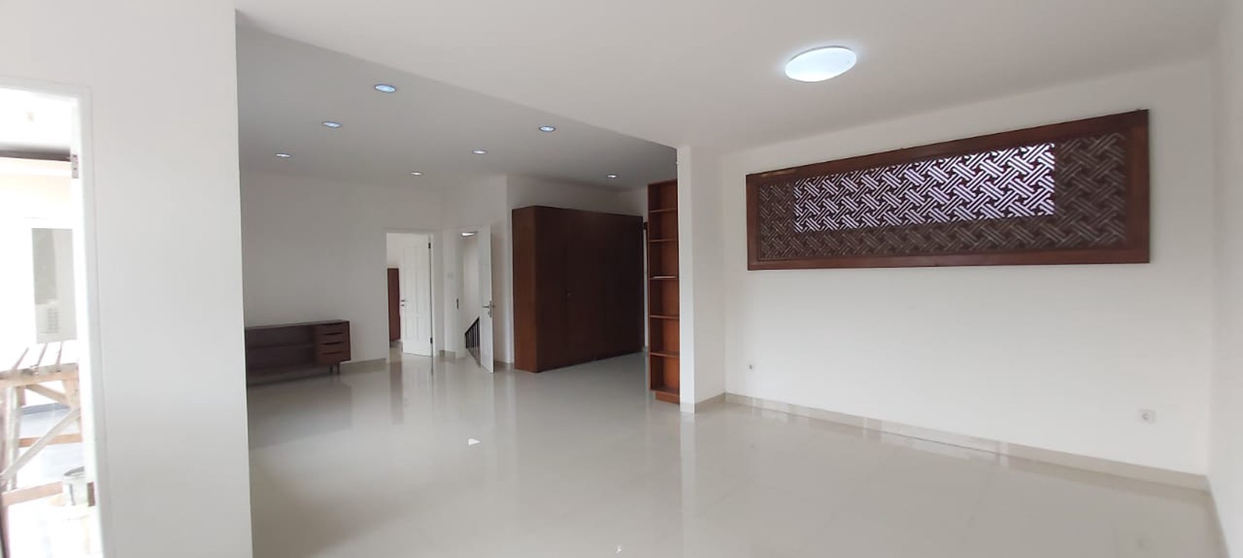 Disewakan Rumah Luas & Asri di Kawasan Strategis