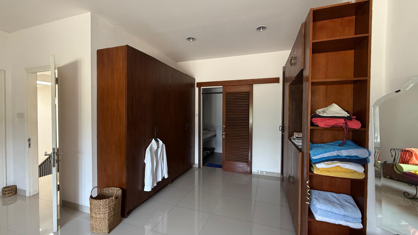 Disewakan Rumah Luas & Asri di Kawasan Strategis