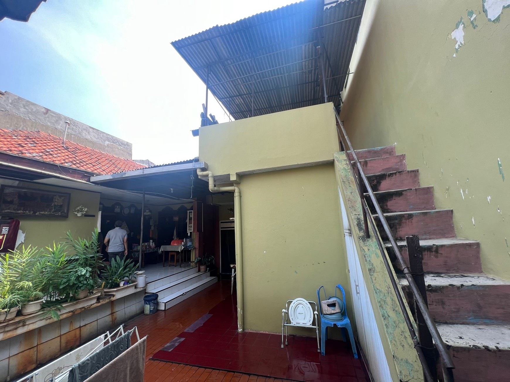 Dijual Rumah Dengan Lahan Luas di Radio Dalam