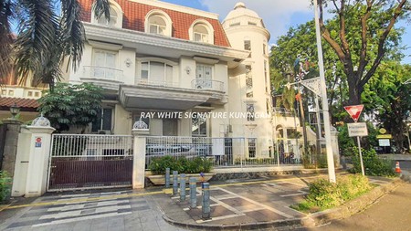Disewa Ruang Usaha di Senopati