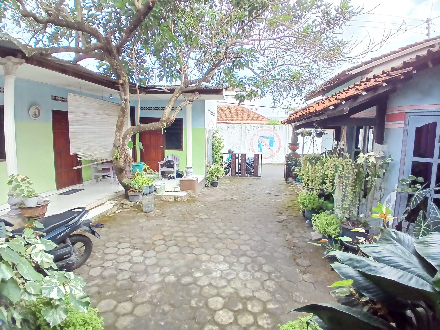 Rumah Kost 13 Kamar Tidur Lokasi Dekat RS Hermina Maguwoharjo Depok Sleman