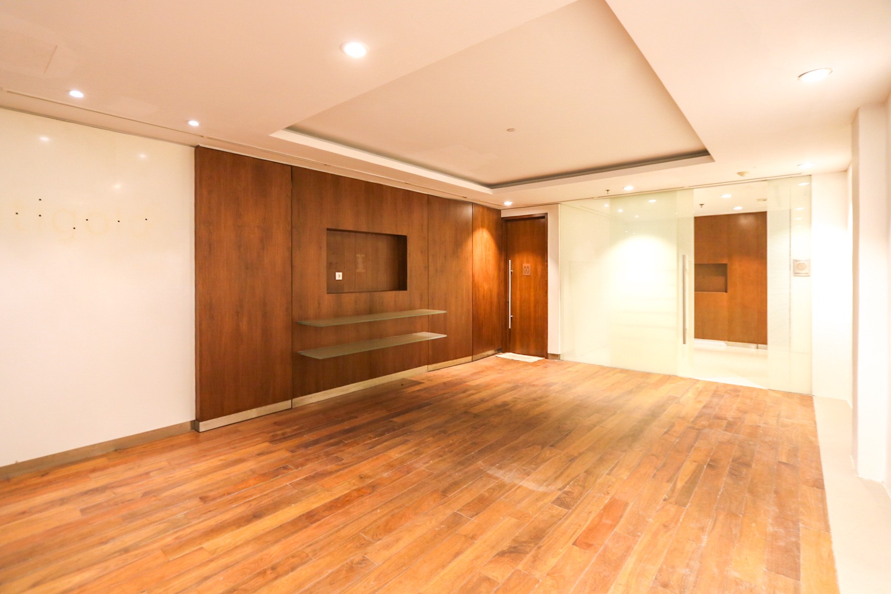 RUKO STRATEGIS DI BULEVAR KELAPA GADING, DEKAT MOI & MAL KELAPA GADING, COCOK UNTUK CAFE RESTO, KANTOR, SHOWROOM, KLINIK SALON