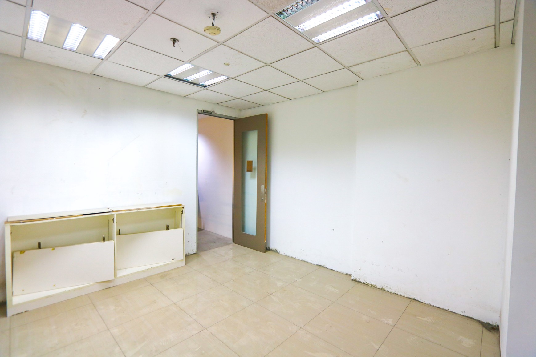 RUKO STRATEGIS DI BULEVAR KELAPA GADING, DEKAT MOI & MAL KELAPA GADING, COCOK UNTUK CAFE RESTO, KANTOR, SHOWROOM, KLINIK SALON