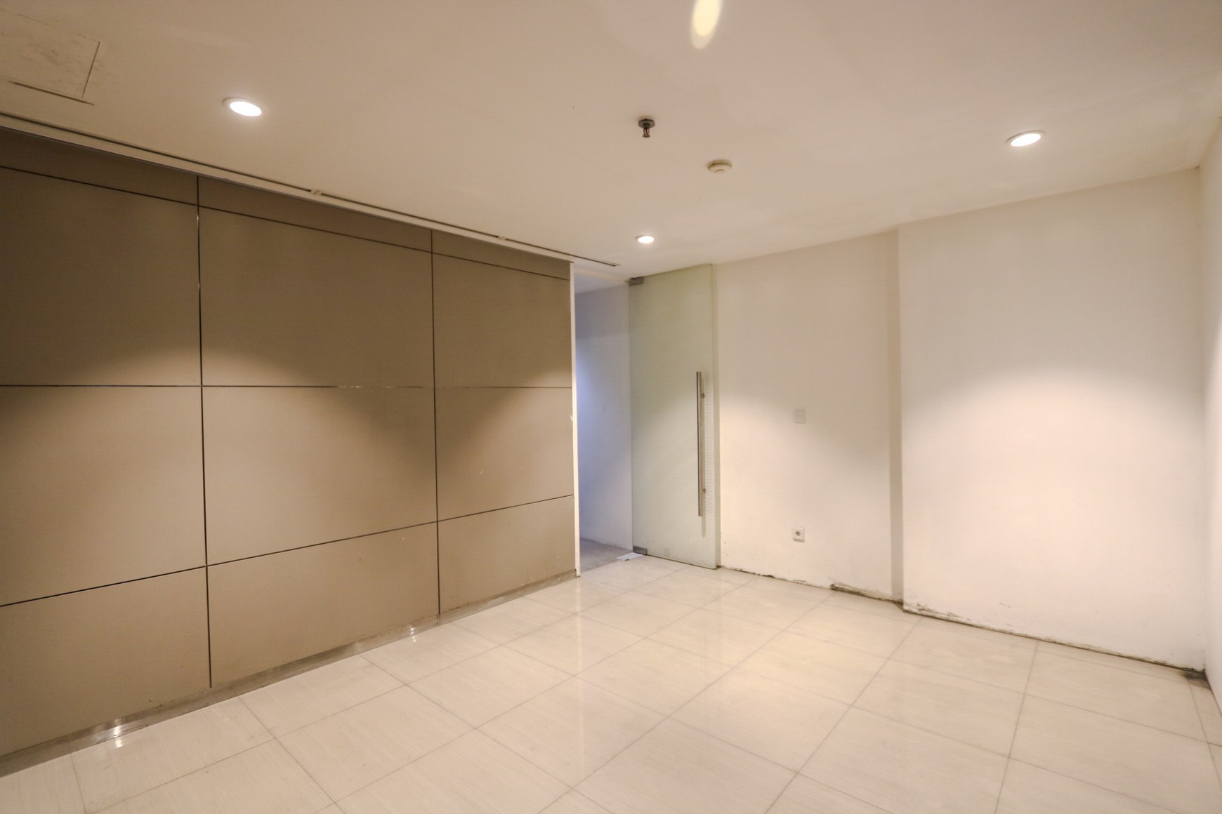 RUKO STRATEGIS DI BULEVAR KELAPA GADING, DEKAT MOI & MAL KELAPA GADING, COCOK UNTUK CAFE RESTO, KANTOR, SHOWROOM, KLINIK SALON