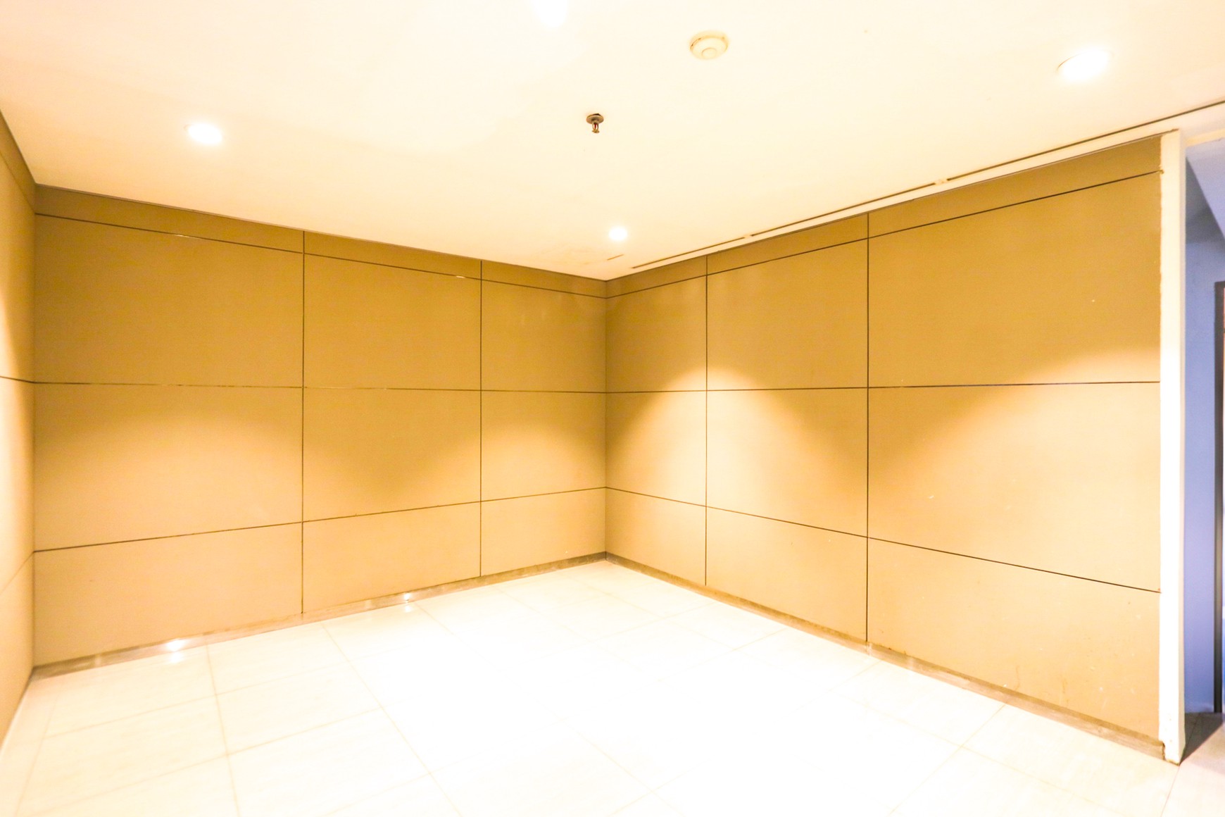 RUKO STRATEGIS DI BULEVAR KELAPA GADING, DEKAT MOI & MAL KELAPA GADING, COCOK UNTUK CAFE RESTO, KANTOR, SHOWROOM, KLINIK SALON