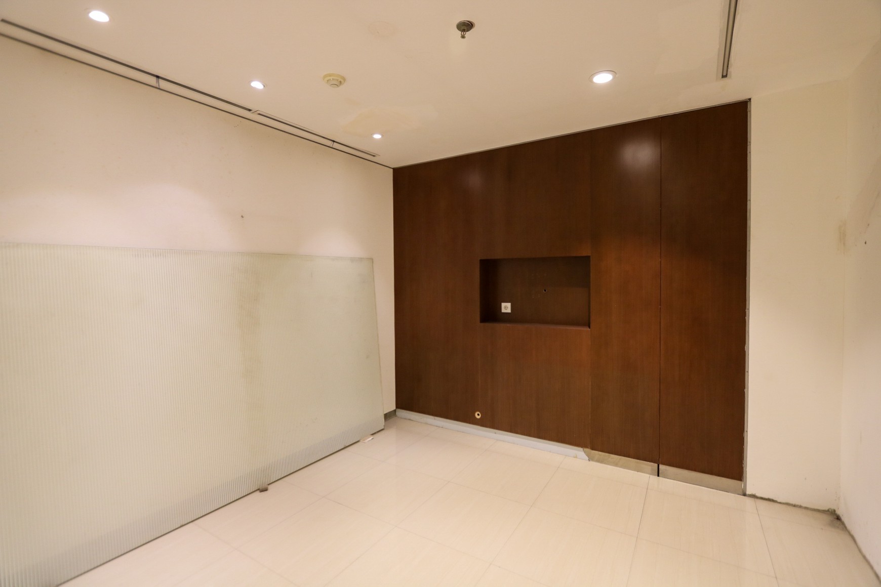 RUKO STRATEGIS DI BULEVAR KELAPA GADING, DEKAT MOI & MAL KELAPA GADING, COCOK UNTUK CAFE RESTO, KANTOR, SHOWROOM, KLINIK SALON