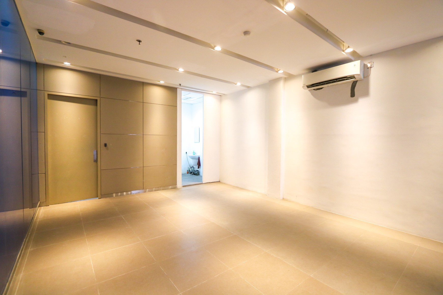 RUKO STRATEGIS DI BULEVAR KELAPA GADING, DEKAT MOI & MAL KELAPA GADING, COCOK UNTUK CAFE RESTO, KANTOR, SHOWROOM, KLINIK SALON