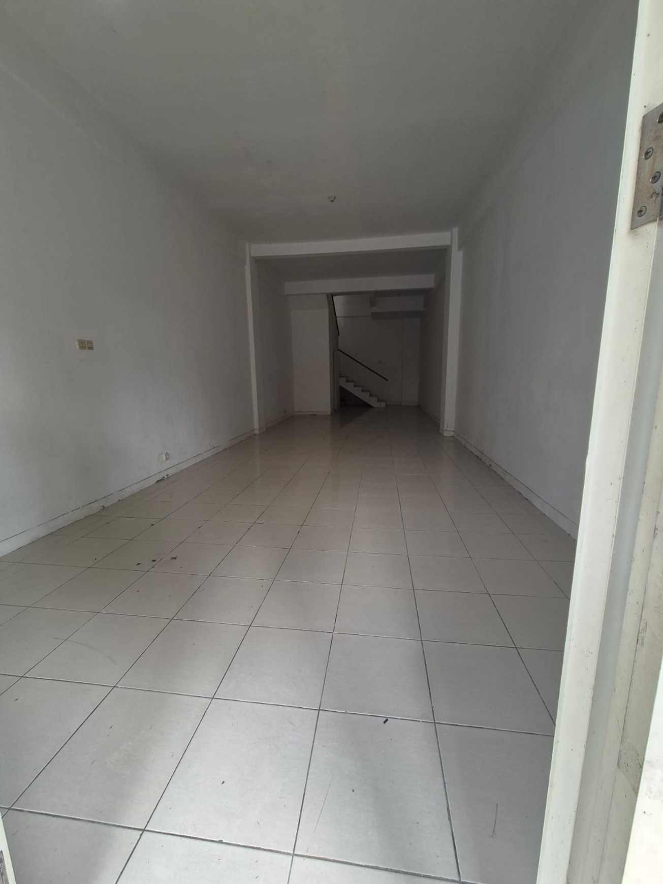 Disewakan Ruko SIAP PAKAI ESTE SQUARE 4 lantai, Merr, Surabaya Timur
