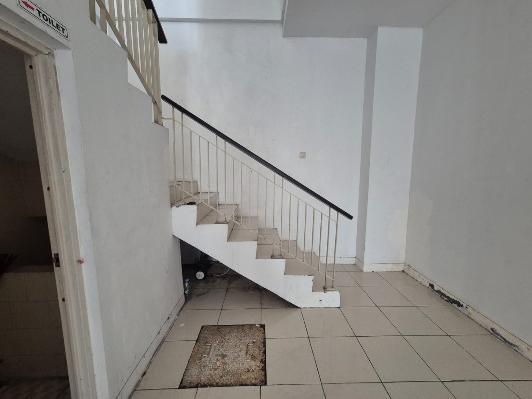 Disewakan Ruko SIAP PAKAI ESTE SQUARE 4 lantai, Merr, Surabaya Timur