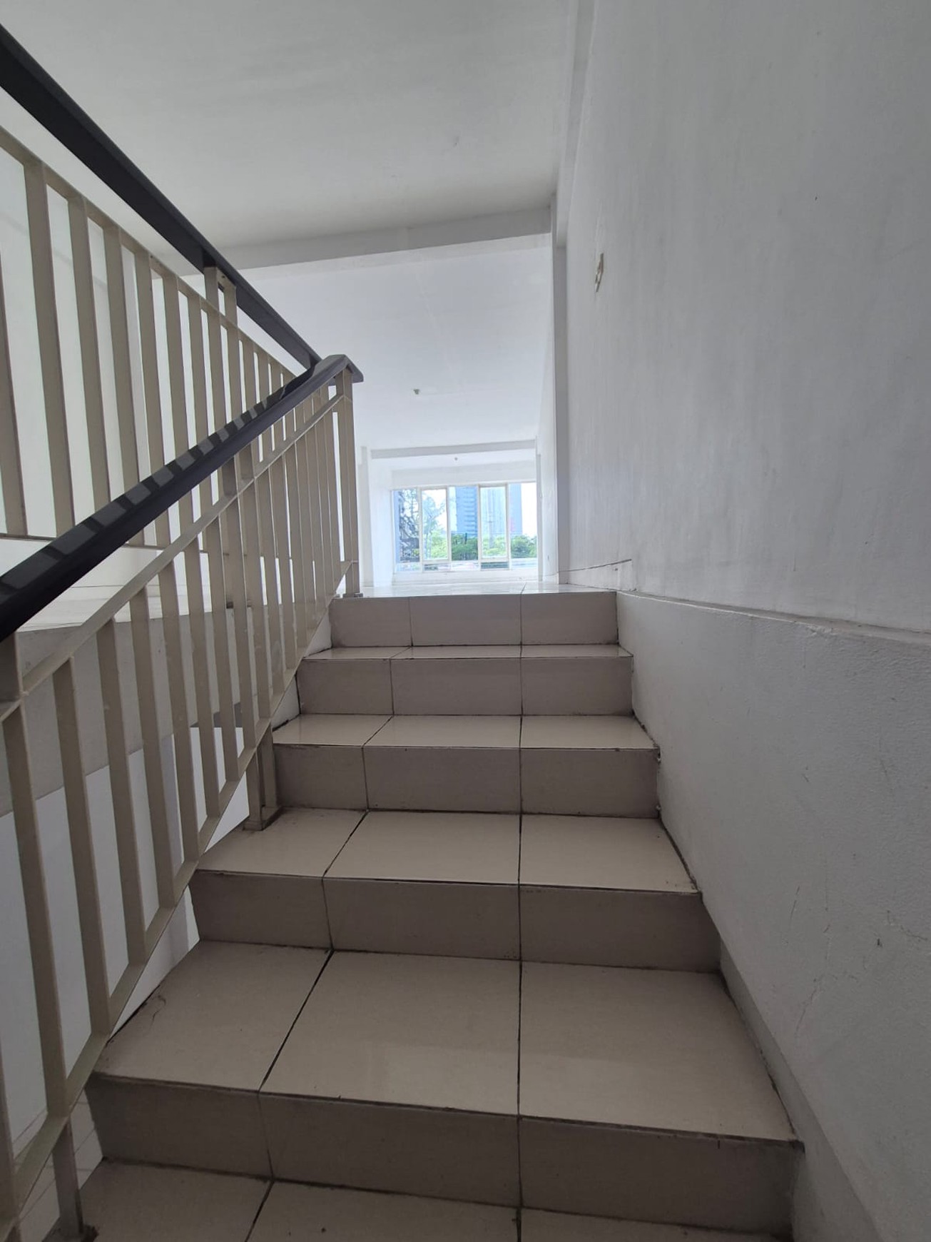 Disewakan Ruko SIAP PAKAI ESTE SQUARE 4 lantai, Merr, Surabaya Timur