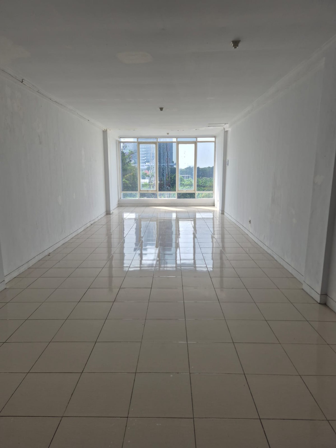 Disewakan Ruko SIAP PAKAI ESTE SQUARE 4 lantai, Merr, Surabaya Timur