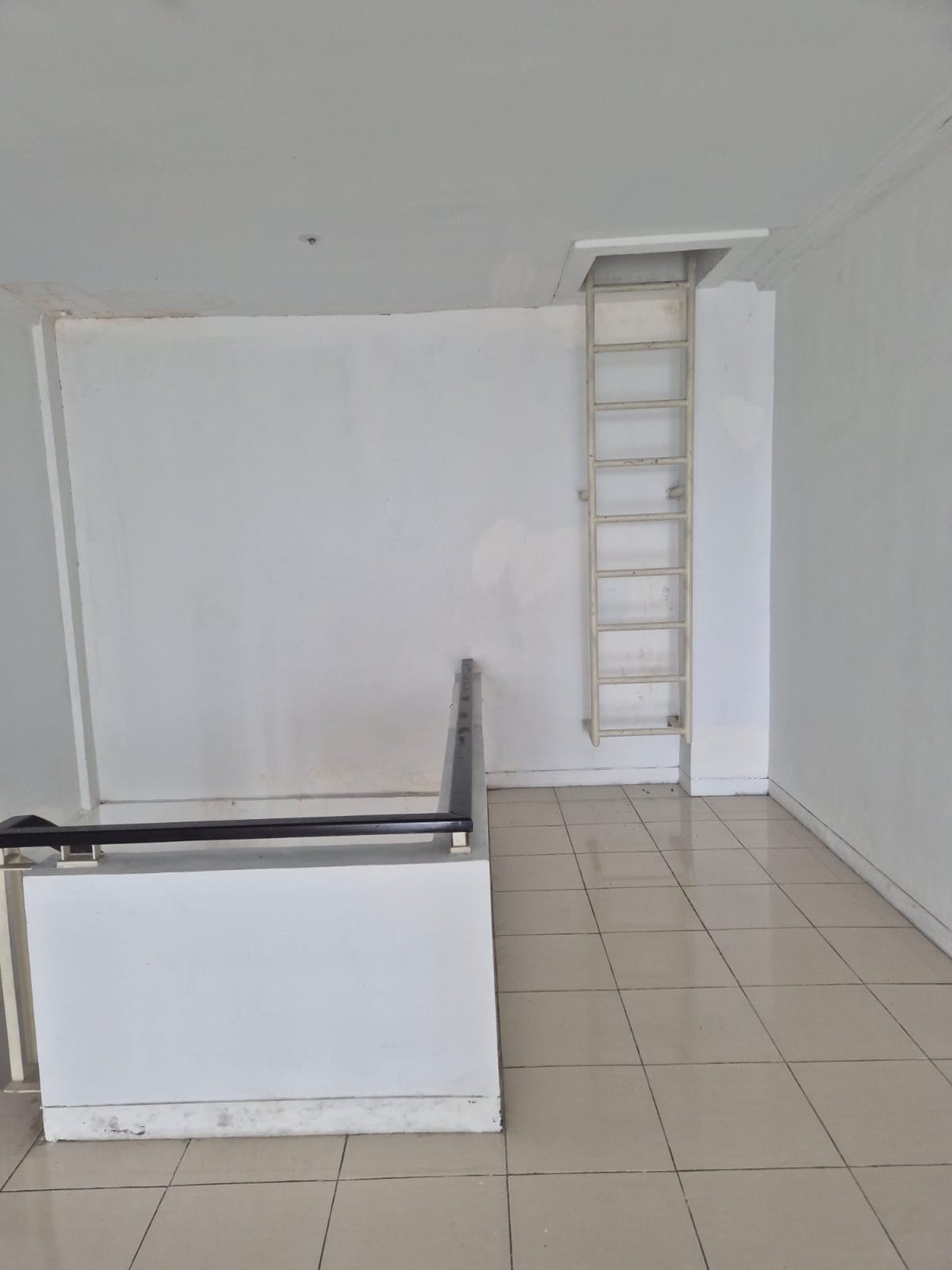 Disewakan Ruko SIAP PAKAI ESTE SQUARE 4 lantai, Merr, Surabaya Timur