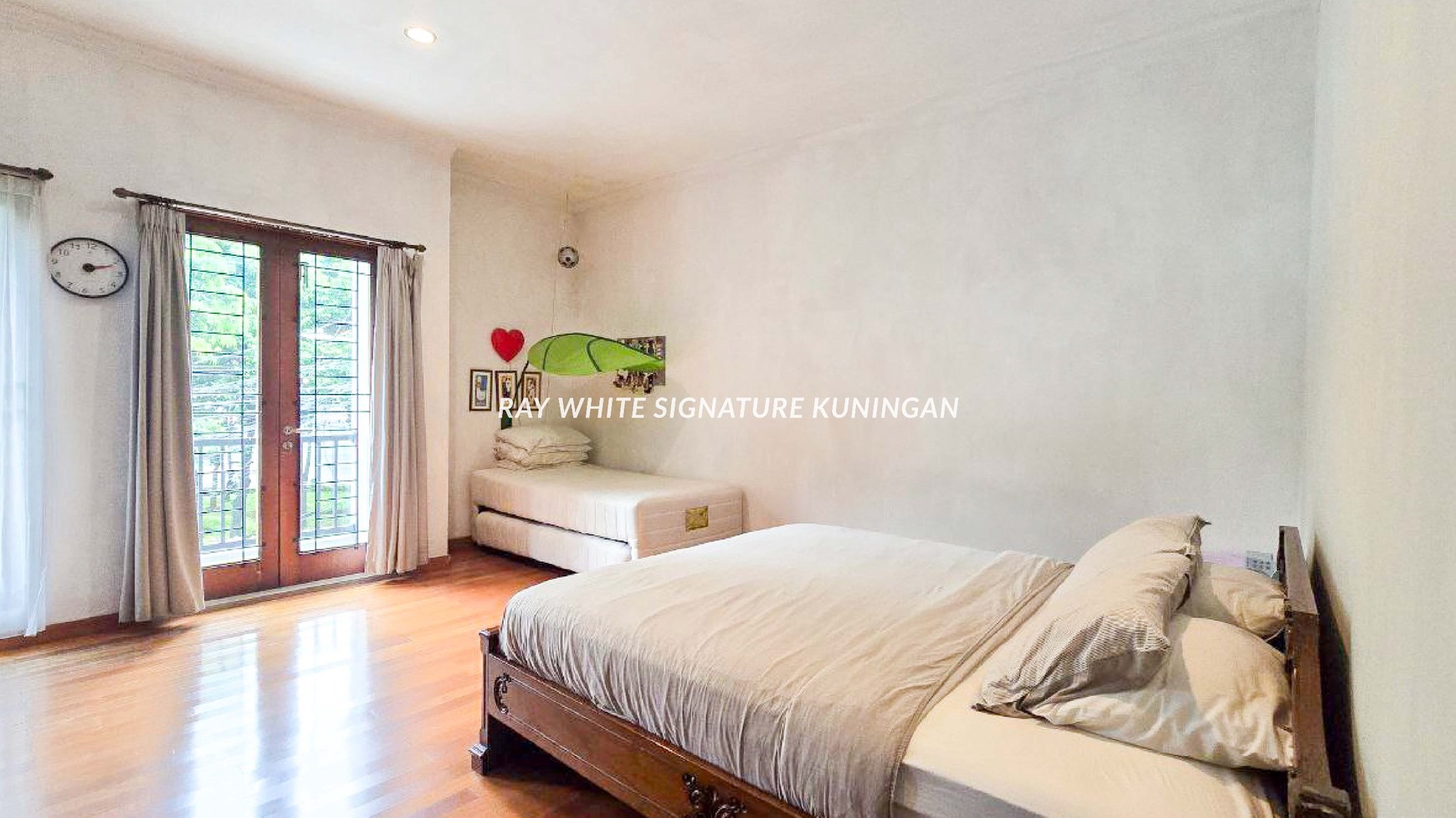 Dijual Rumah Siap Huni Posisi Hook di Jl Pacuan Kuda Raya Pulomas