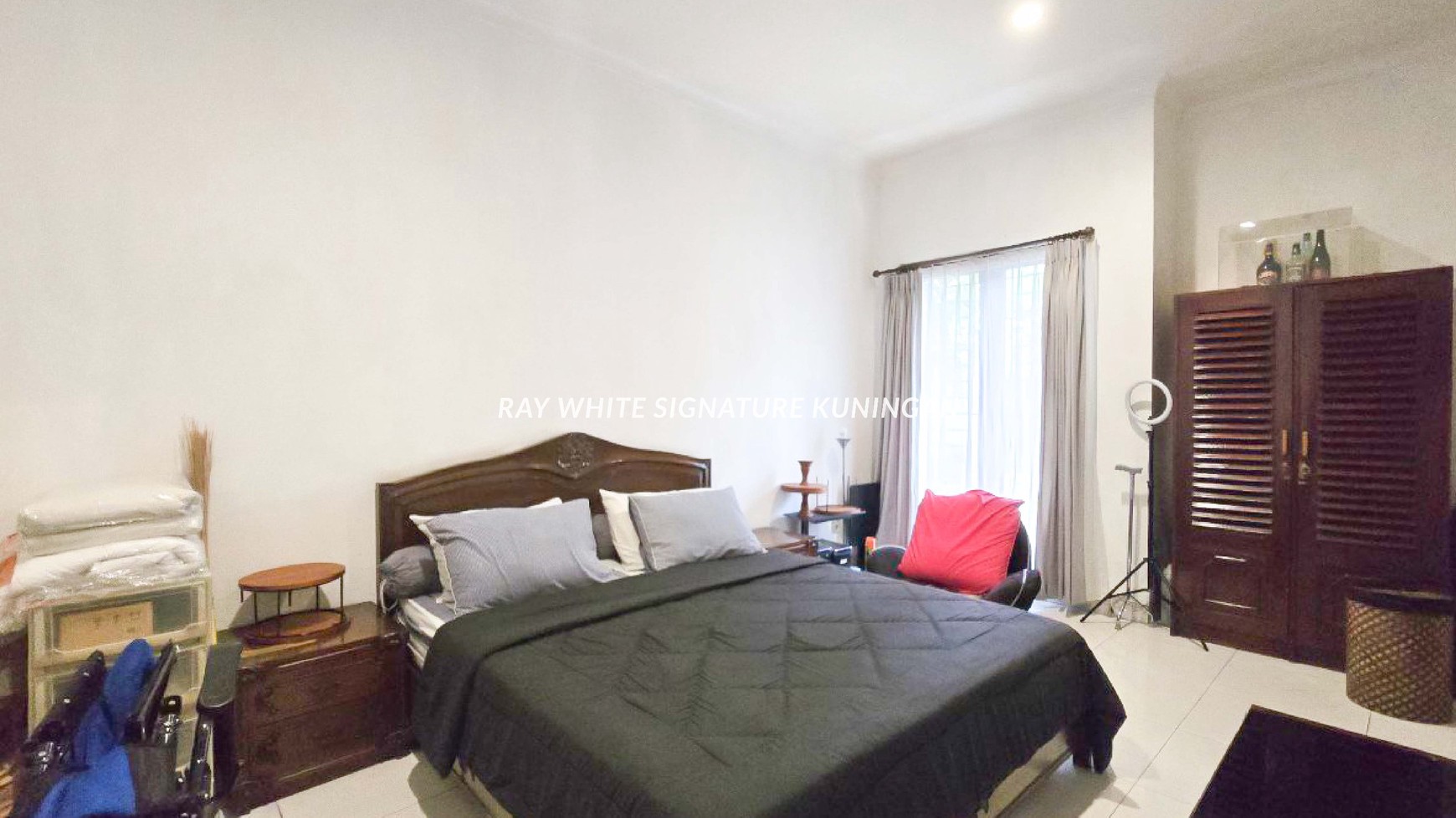 Dijual Rumah Siap Huni Posisi Hook di Jl Pacuan Kuda Raya Pulomas