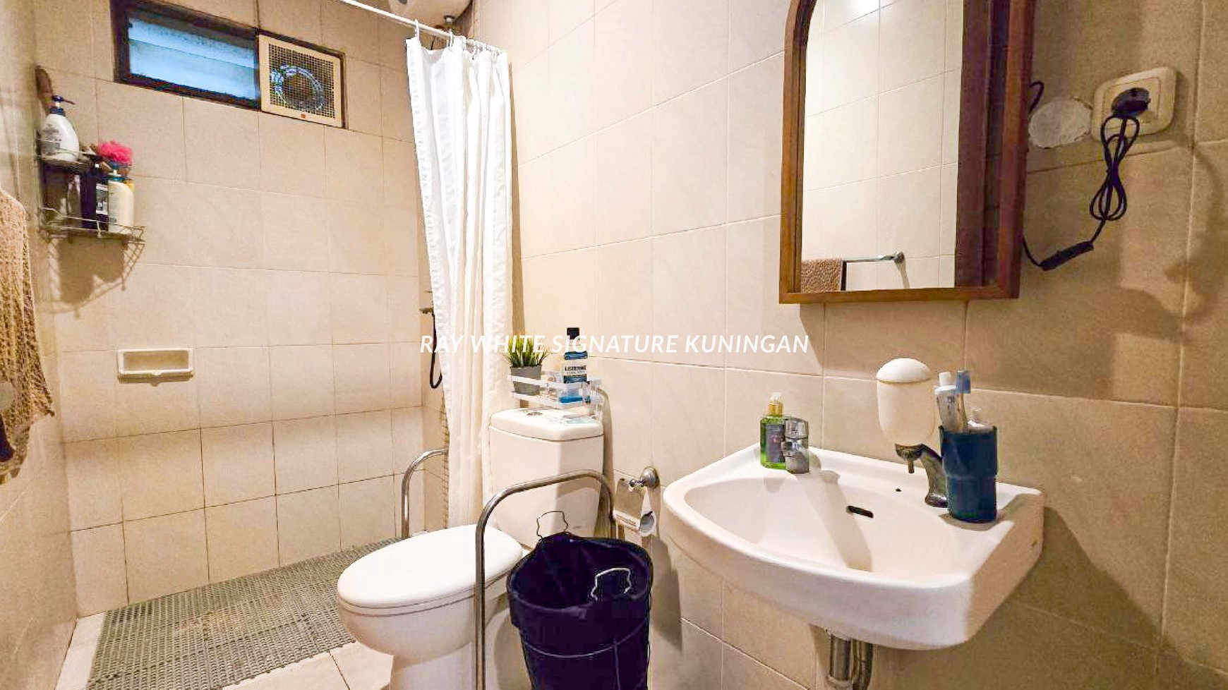 Dijual Rumah Siap Huni Posisi Hook di Jl Pacuan Kuda Raya Pulomas