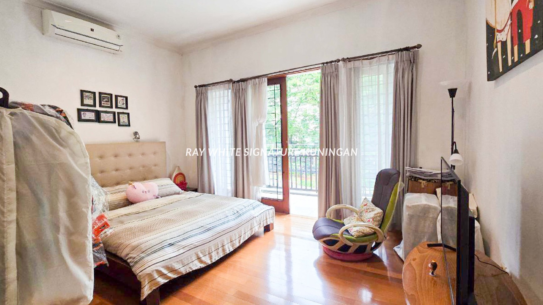 Dijual Rumah Siap Huni Posisi Hook di Jl Pacuan Kuda Raya Pulomas