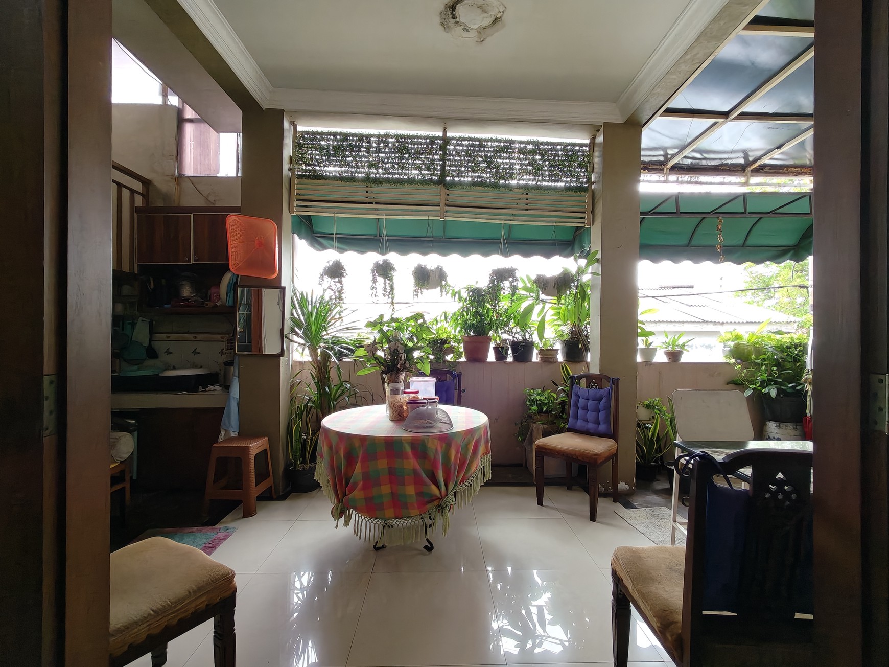 Rumah Asri Siap huni dengan Roof top 1 lantai bisa untuk tempat tinggal atau dibuat kosan area Pejaten barat. 