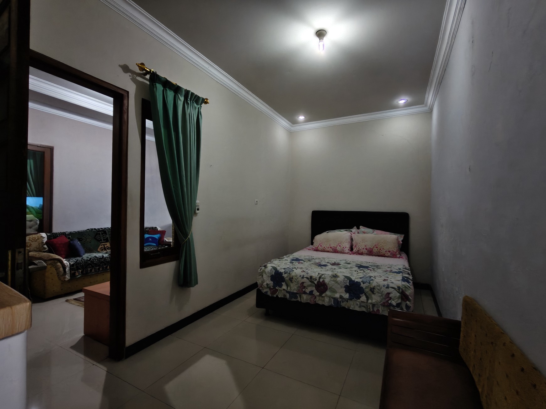 Rumah Asri Siap huni dengan Roof top 1 lantai bisa untuk tempat tinggal atau dibuat kosan area Pejaten barat. 