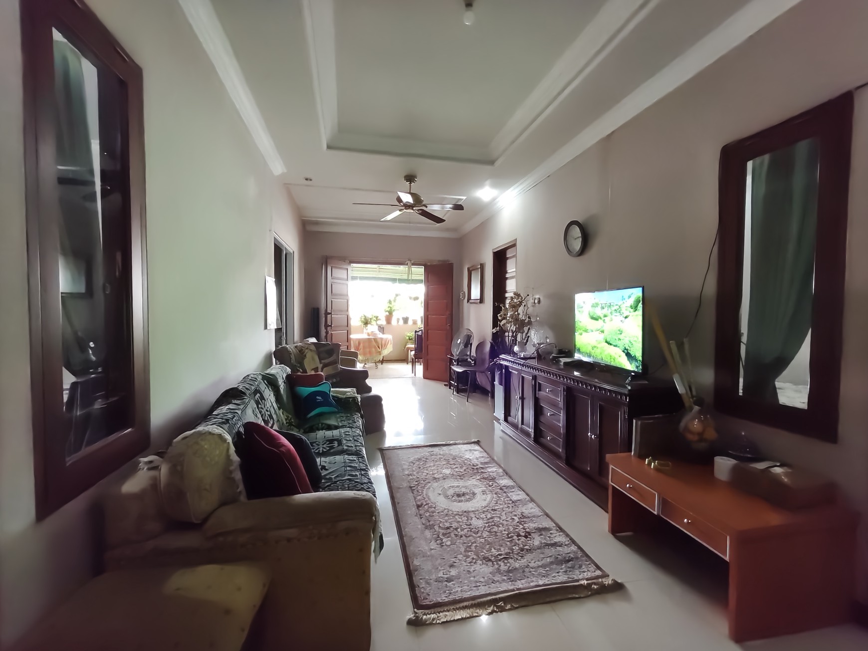 Rumah Asri Siap huni dengan Roof top 1 lantai bisa untuk tempat tinggal atau dibuat kosan area Pejaten barat. 