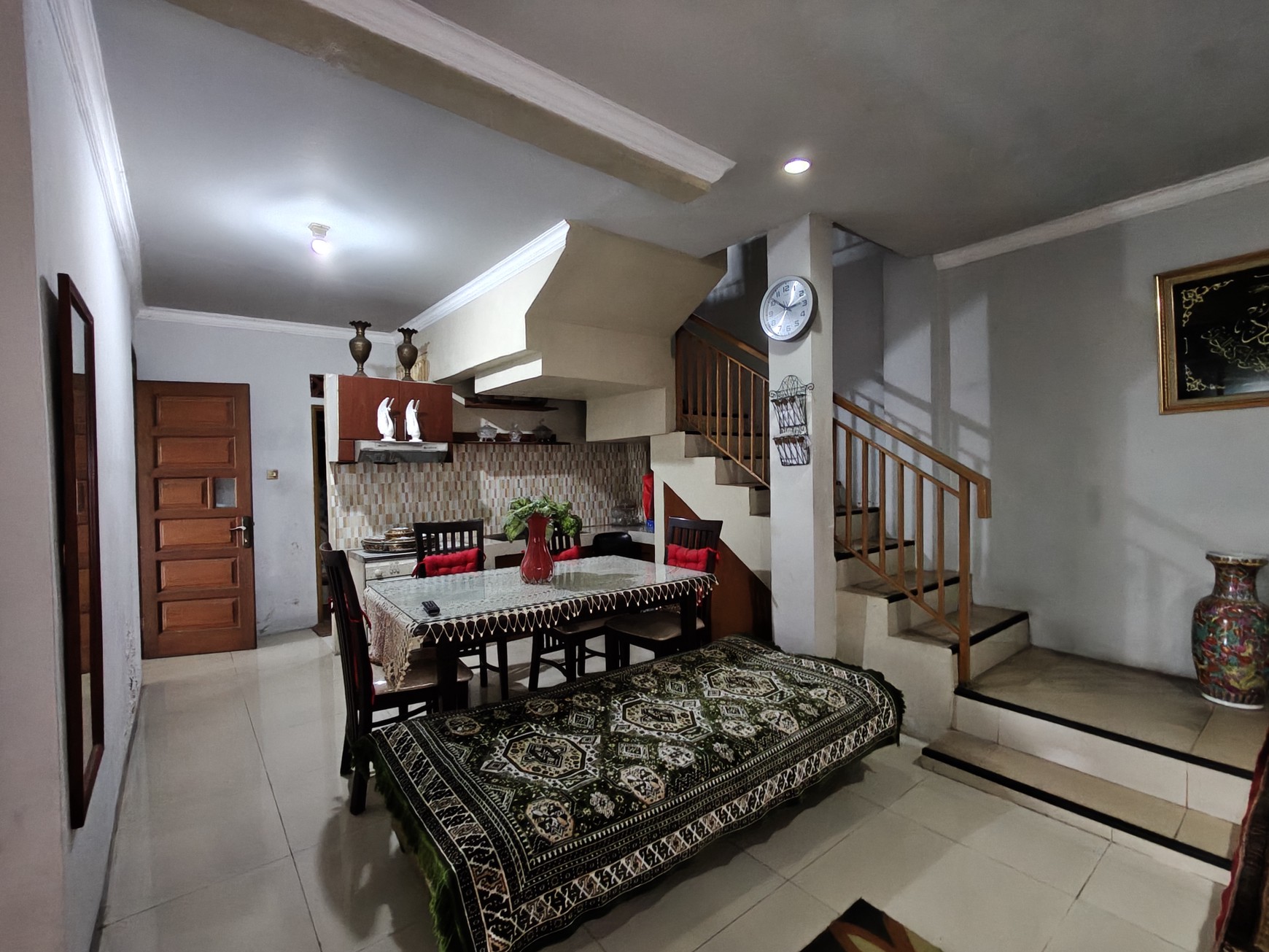 Rumah Asri Siap huni dengan Roof top 1 lantai bisa untuk tempat tinggal atau dibuat kosan area Pejaten barat. 