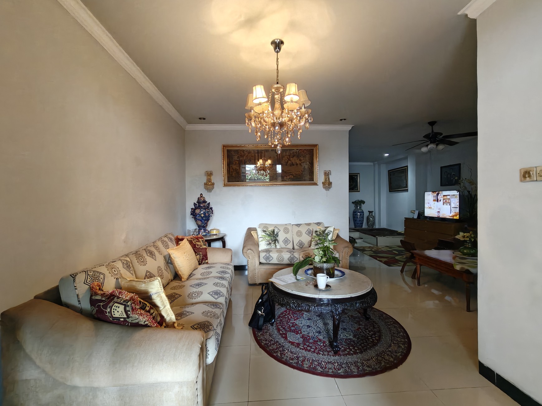 Rumah Asri Siap huni dengan Roof top 1 lantai bisa untuk tempat tinggal atau dibuat kosan area Pejaten barat. 