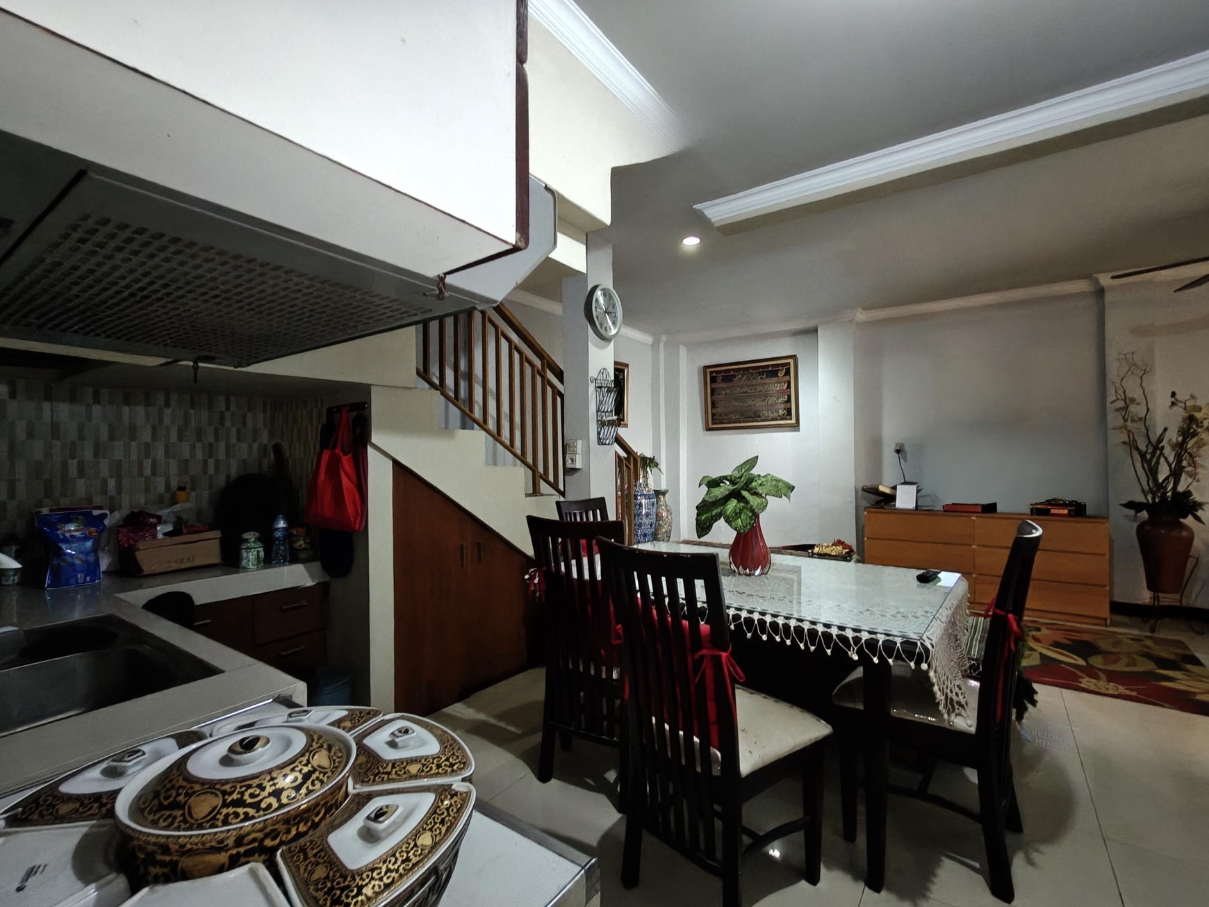 Rumah Asri Siap huni dengan Roof top 1 lantai bisa untuk tempat tinggal atau dibuat kosan area Pejaten barat. 