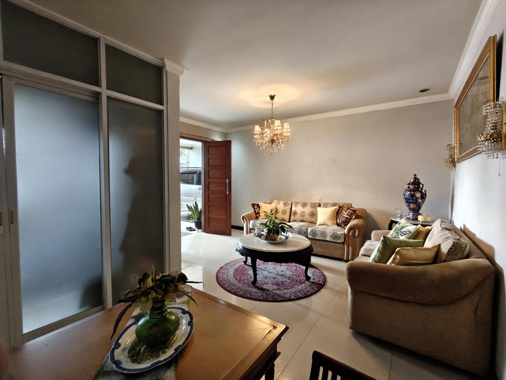 Rumah Asri Siap huni dengan Roof top 1 lantai bisa untuk tempat tinggal atau dibuat kosan area Pejaten barat. 