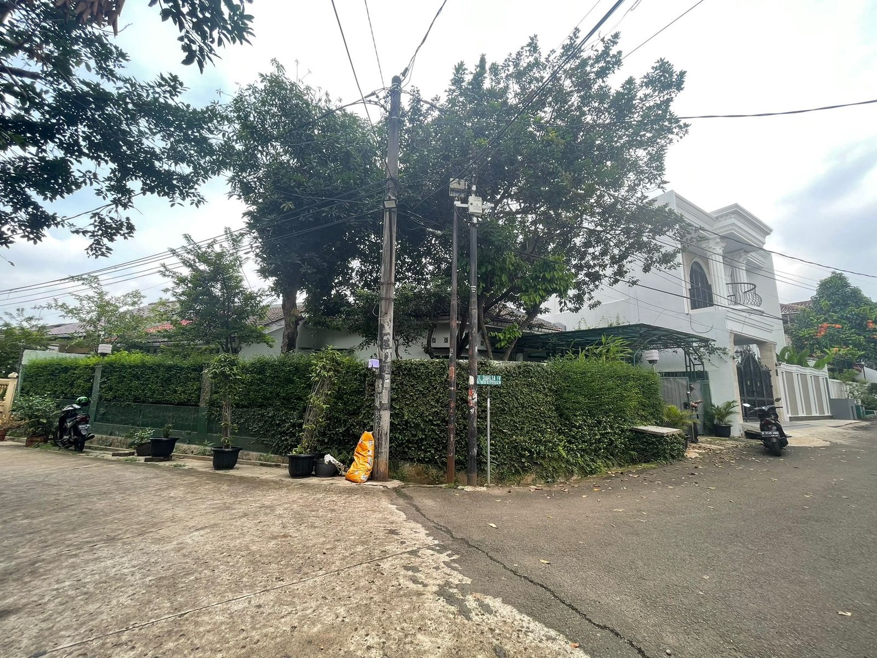Rumah Bagus Di Taman Mangu Indah, Jl Dahlia Pondok Aren
