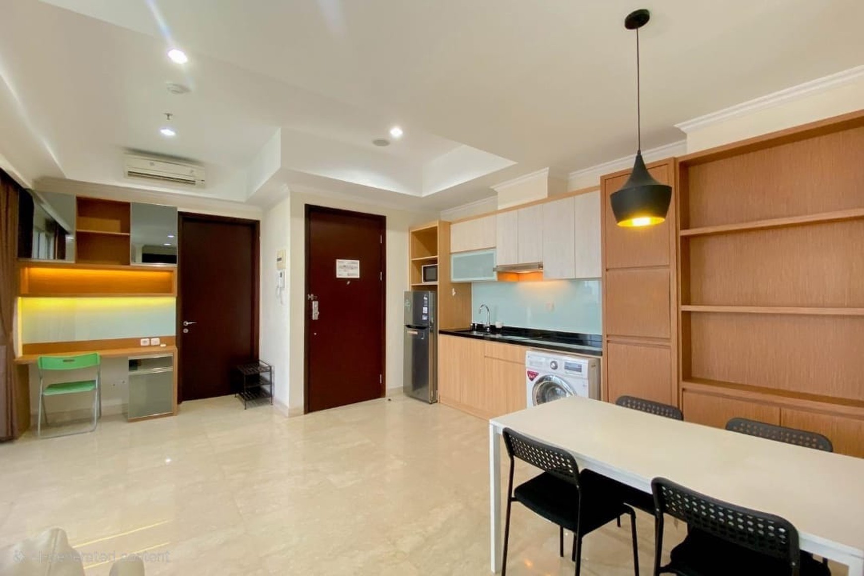 Dijual Apartemen Menteng Park Diamond Semi Furnished - View Monas, Lokasi Strategis di Jakarta Pusat
