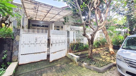 Rumah Lama Bangunan Terawat di Jl Dempo Kebayoran Baru