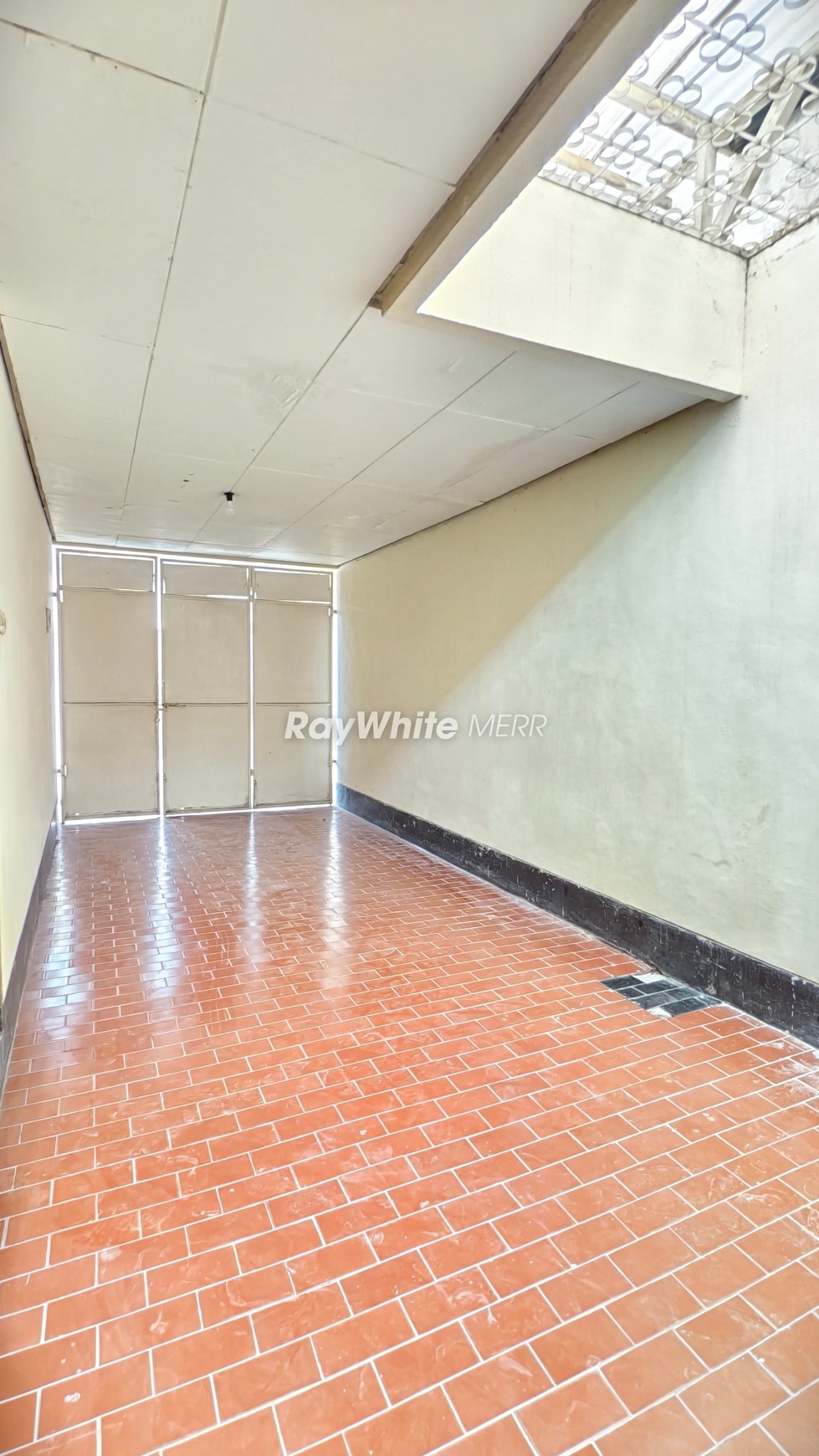Dijual Rumah Jalan Lebar di Kertajaya Indah Timur - Siap Huni & SHM