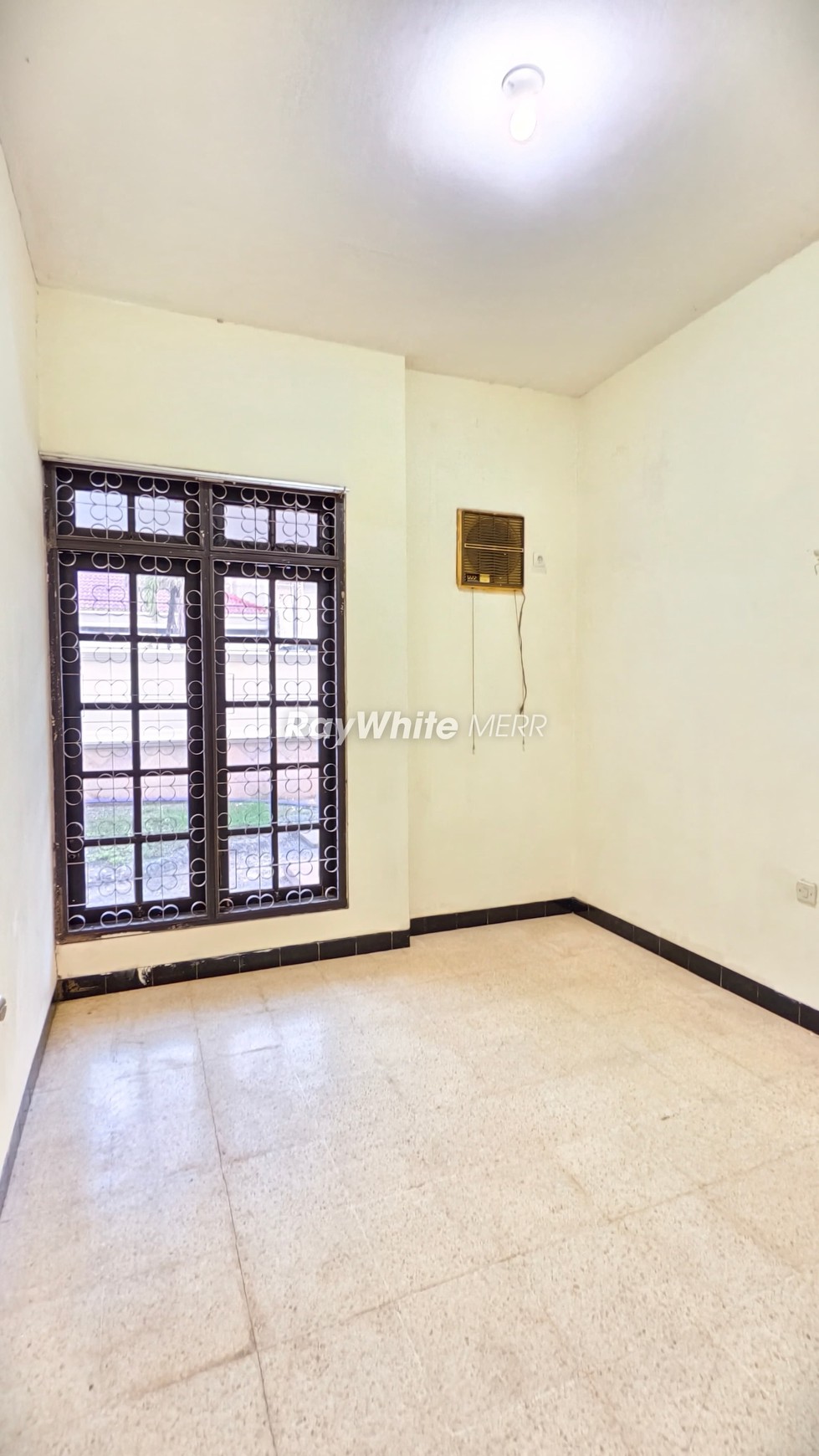 Dijual Rumah Jalan Lebar di Kertajaya Indah Timur - Siap Huni & SHM