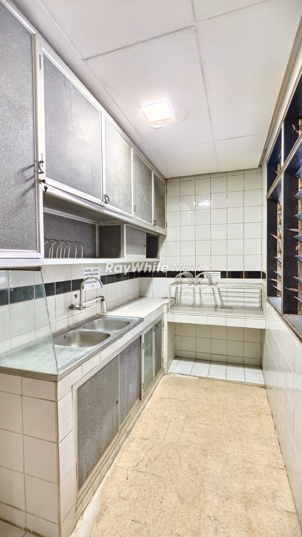 Dijual Rumah Jalan Lebar di Kertajaya Indah Timur - Siap Huni & SHM